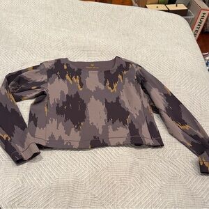 Robert Geller Abstract Patterned Top - Gray and Gold